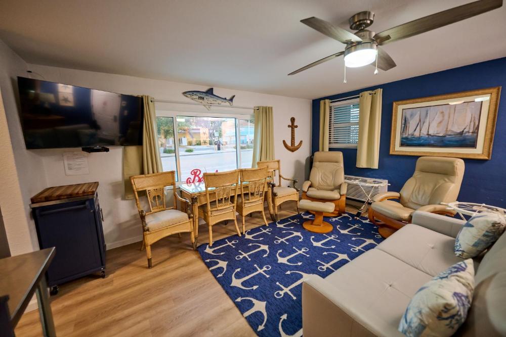 Deluxe King Suite interior